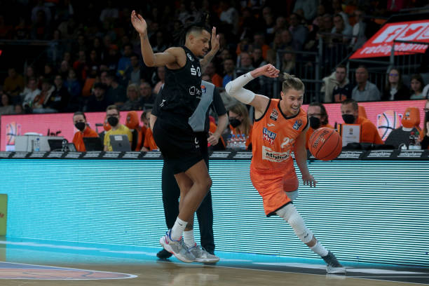 添了浓墨重 添了浓墨重