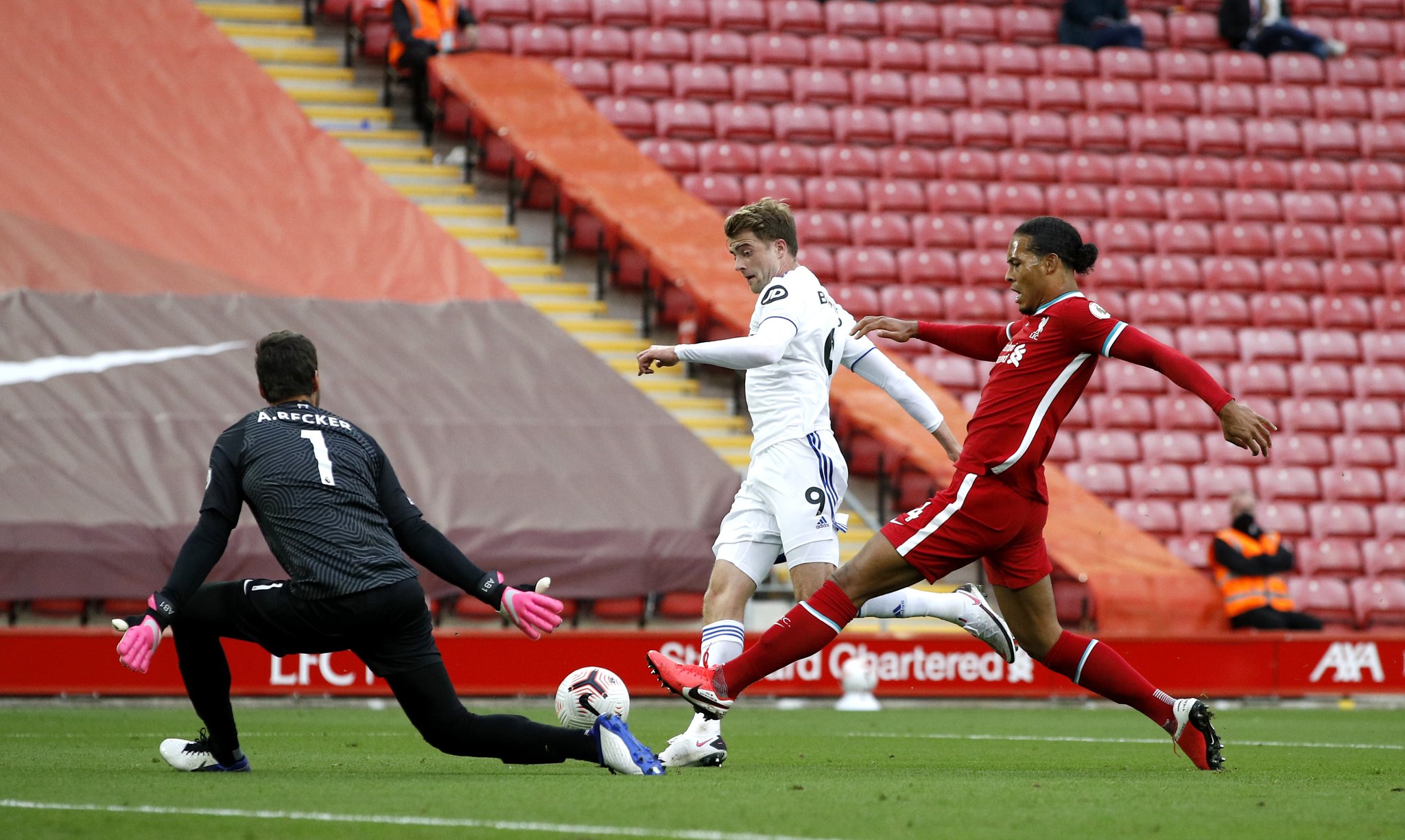 他在防守端 他在防守端