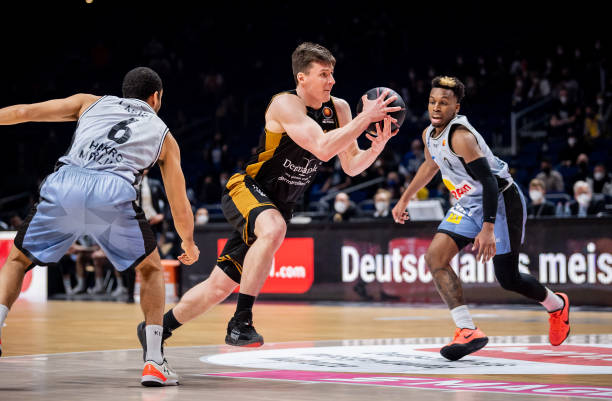 篮球场上的 篮球场上的